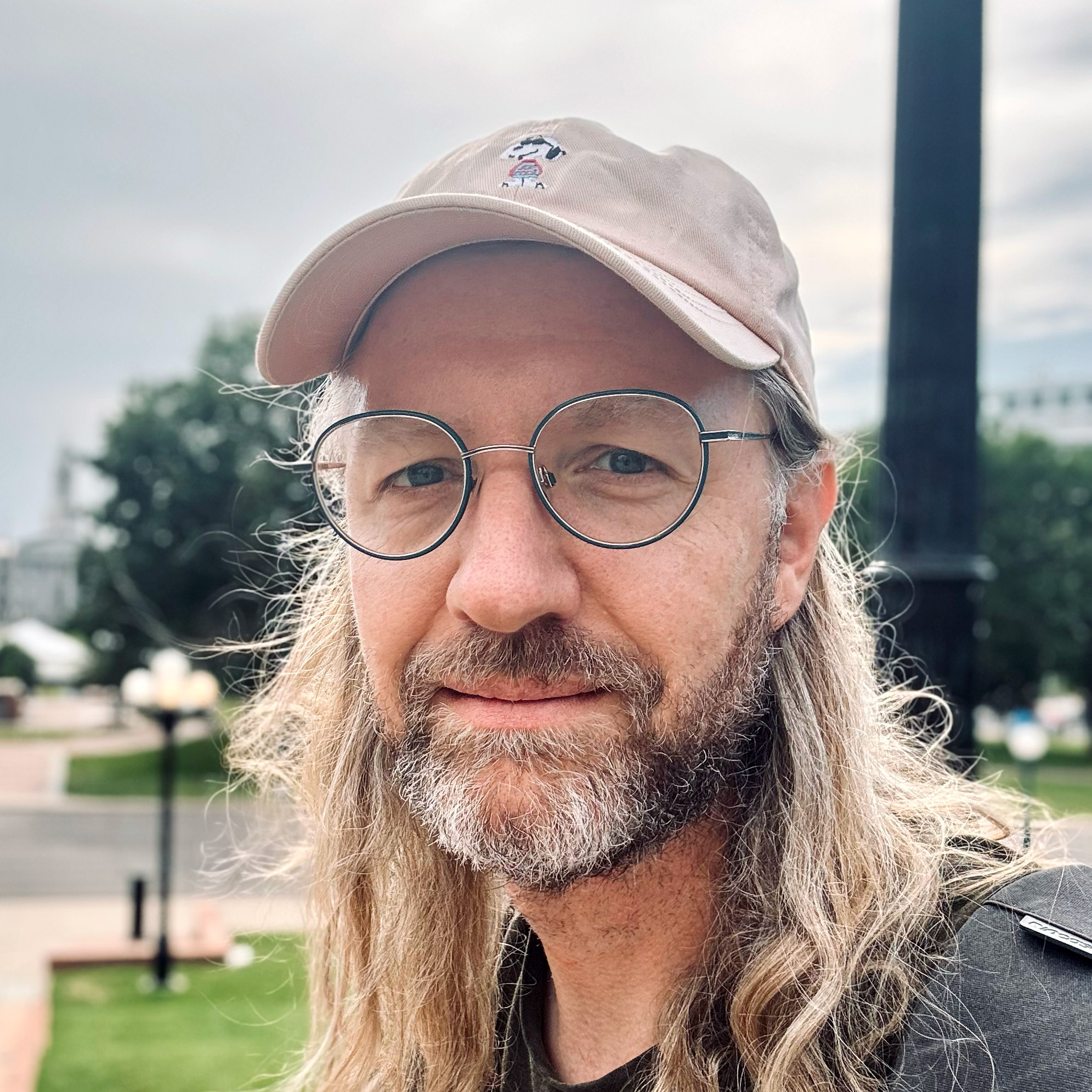 Headshot of therapist Russell Quinn
